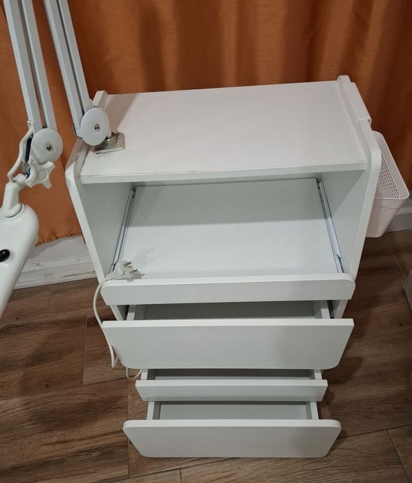 Козметичен шкаф с лампа с лупа