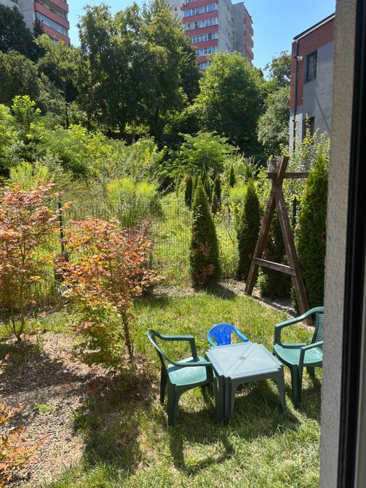 Apartament de închiriat cu un mic spațiu verde ,zona centrală TG Mureș