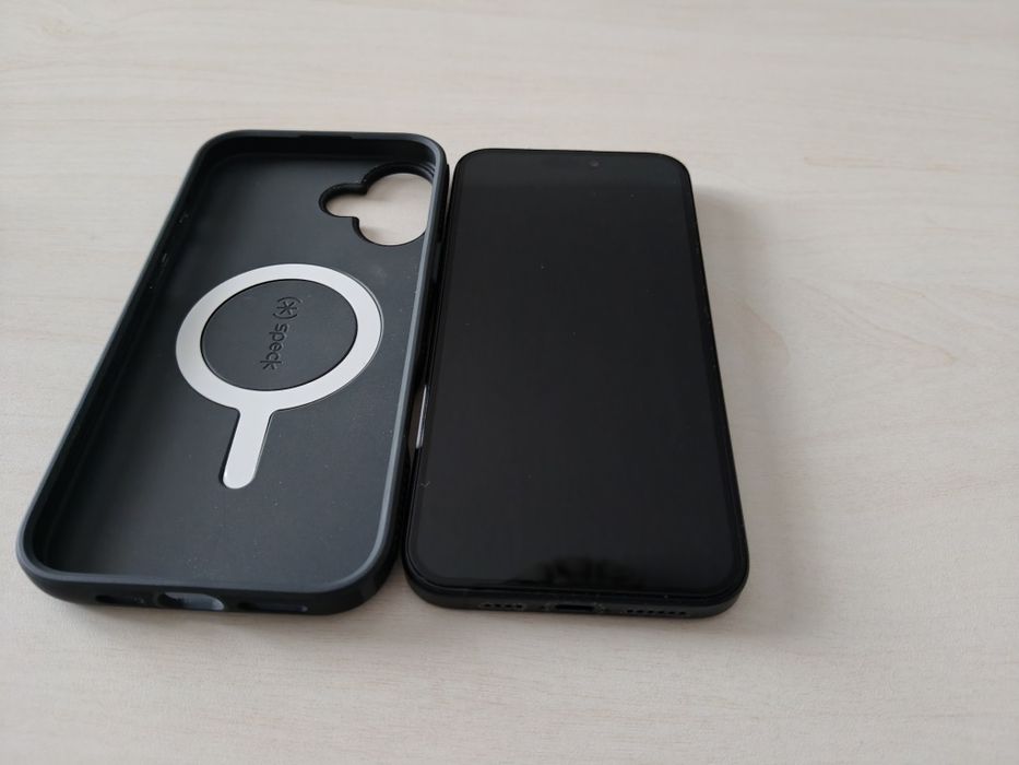 Iphone 16 plus с гаранция