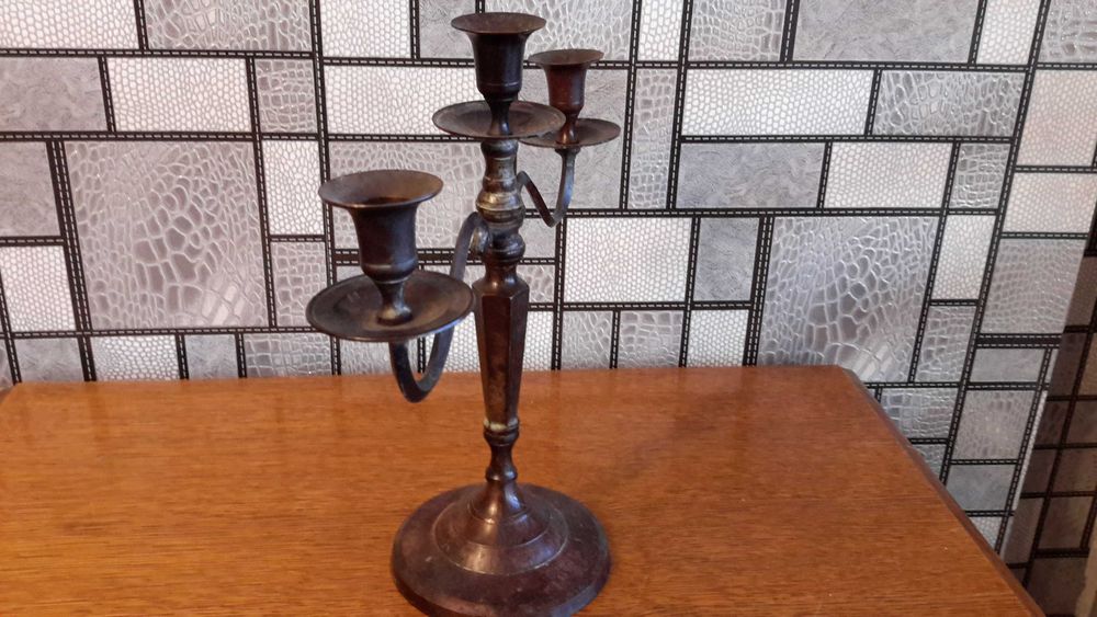 Метален свещеник