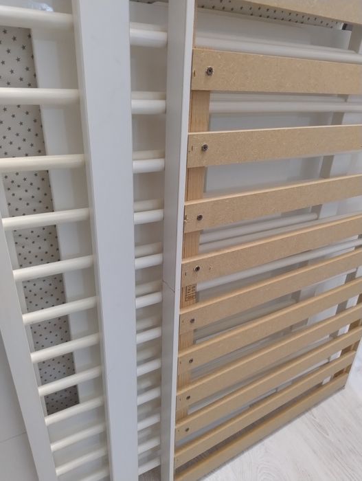 Pătuț bebe cu saltea, apărători și suport accesorii