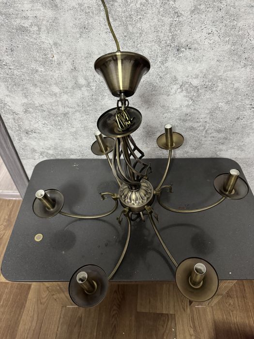 Продам люстру бронза на 5 ламп