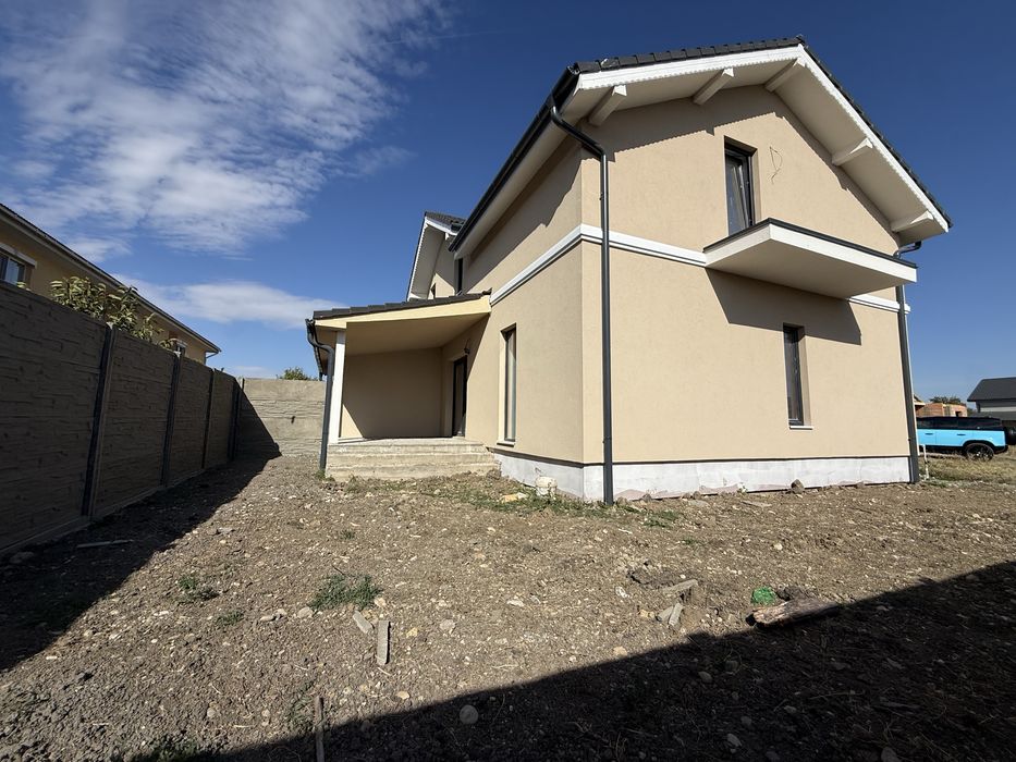 Duplex la Sanandrei ,3 dormitoare,living,bucatarie ,2 bai ,hol si terasa acoperita la pretul de 129500 euro neg direct de la propietar nr  0745758440