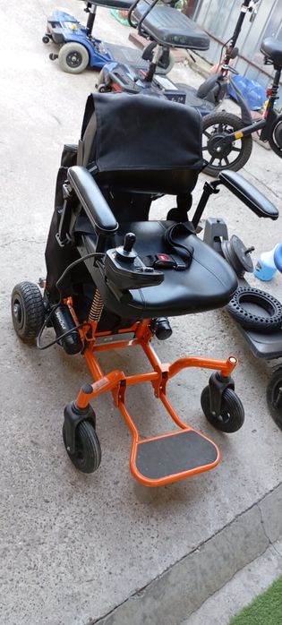 Căruț electric scuter dizabilități bătrâni 2 modele in poze