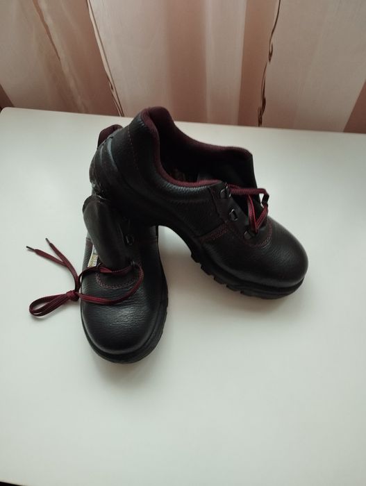 Мъжки боти и работни обувки от естествена кожа