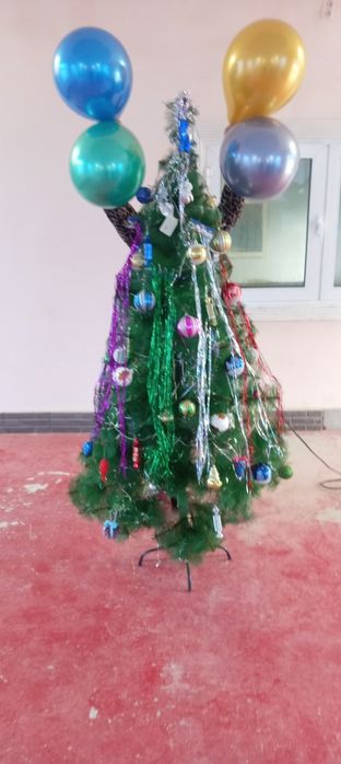 Продаётся ЁЛКА полный комплект игрушки герлянды света музыки.