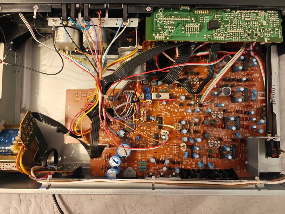 Vind / schimb  Deck JVC KD-V6E  3 Capate