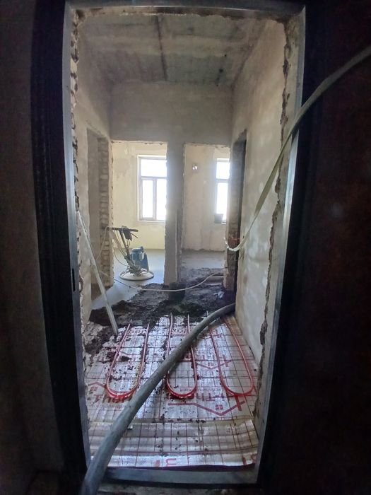 Uy sotiladi 3chi qavatda 2 xonalik karopka xolatida narxi kelishiladi