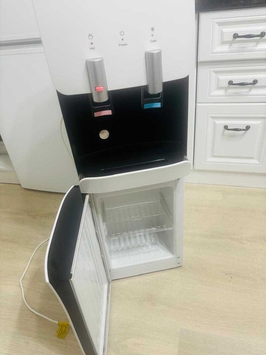 Продам Напольный кулер для воды Bona