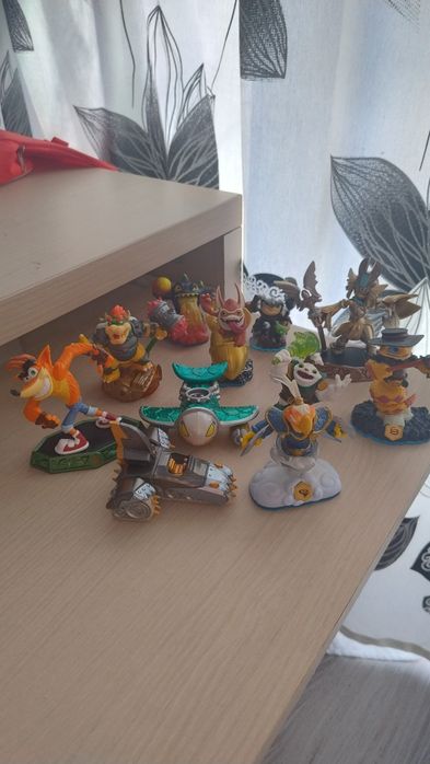 11 figurine skylanders  browser,crash,etc