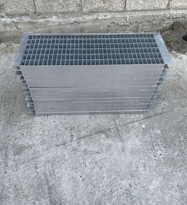 Trepte zincate galvanizate