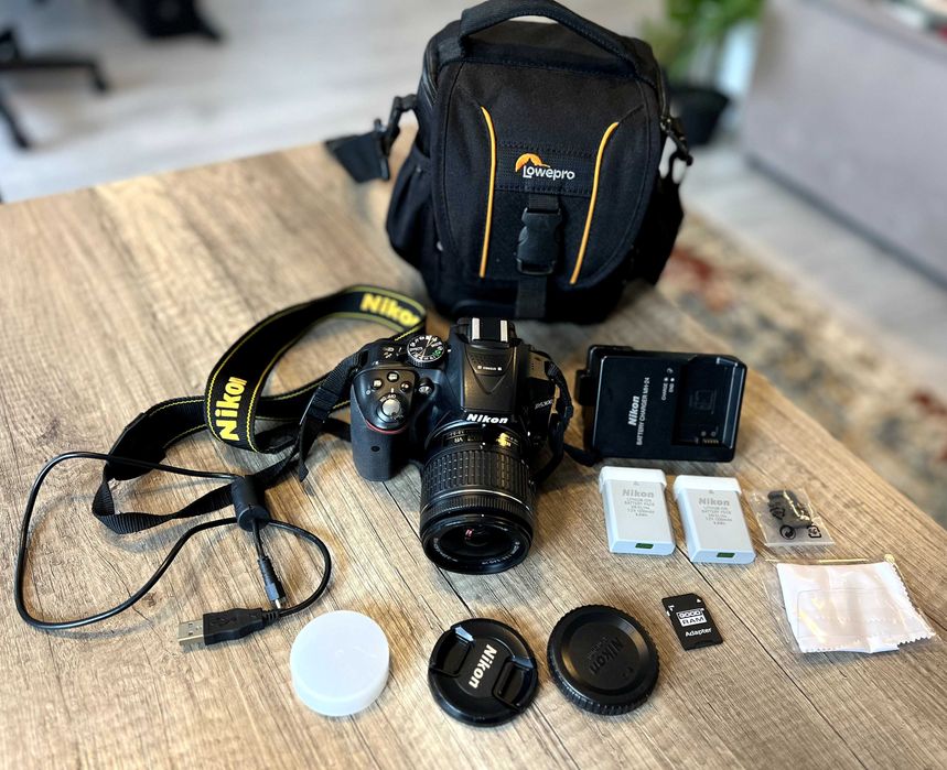 Nikon D5300 + obiectiv 18–55 + accesorii originale. Stare impecabilă