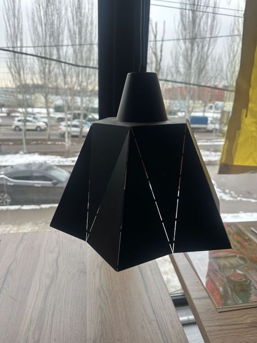 Люстра черного цвета