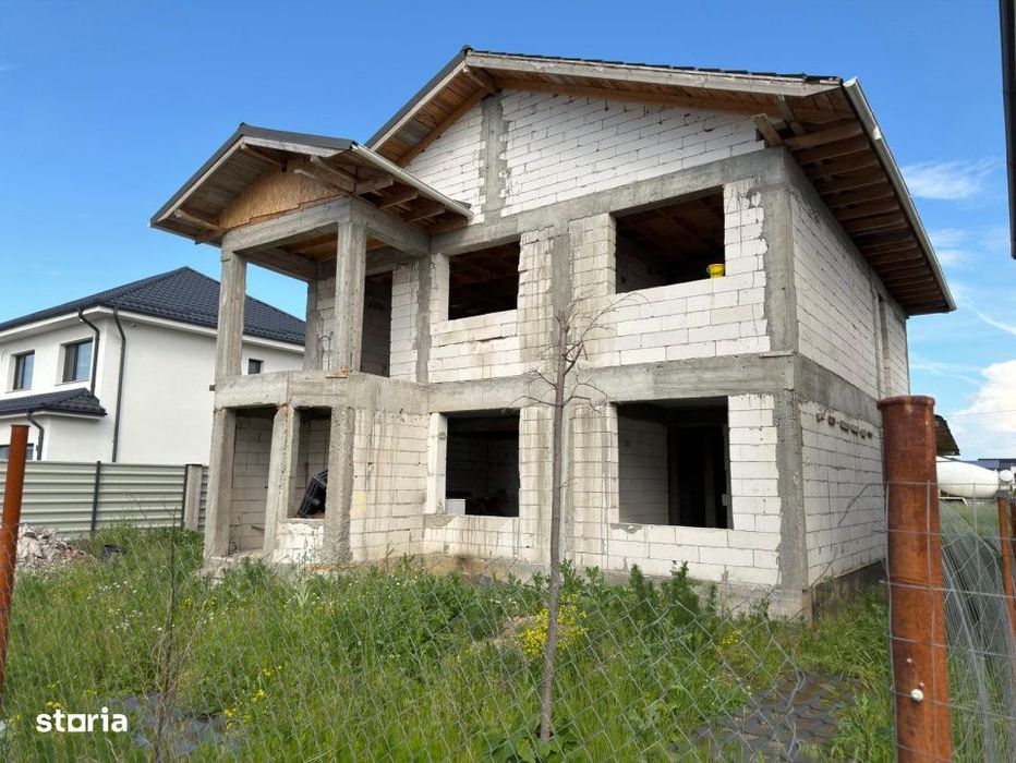 Vand casa la rosu, zona Magnolia