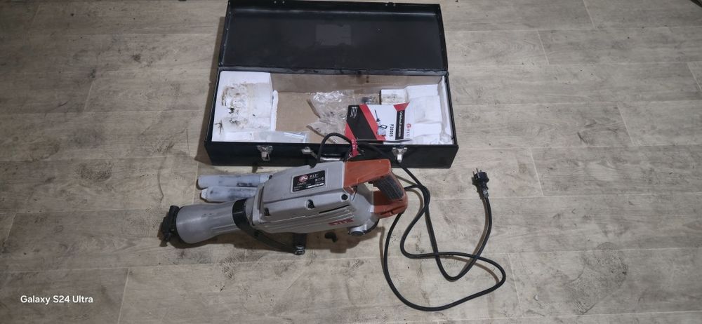 Продаются электроинструменты.