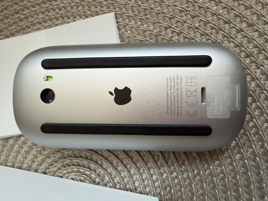 Apple Magic Mouse (Model A1657) - NOU, nefolosit (Accesorii Sigilate în cutie)