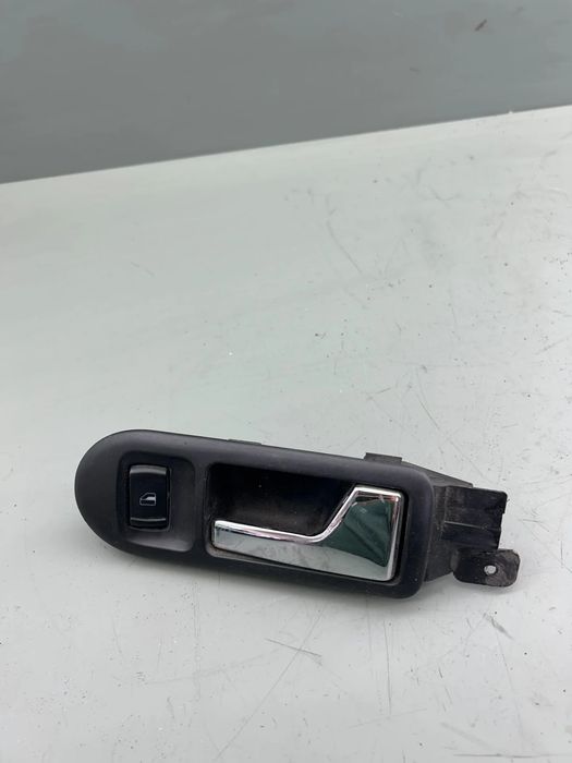 Maner deschidere din interior usa dreapta fata Volkswagen VW Golf 2001
