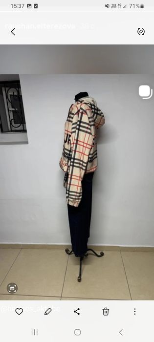 Продам весений ветровка с капюшоном