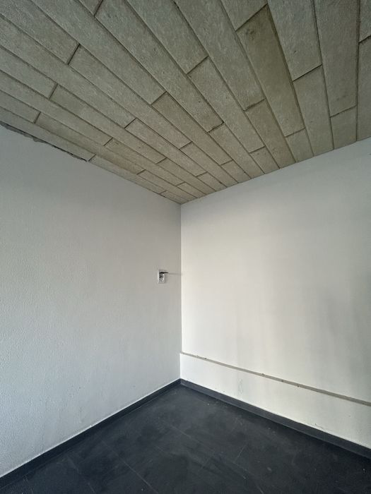 Se inchiriaza garaj la parter de bloc in zona Unirii