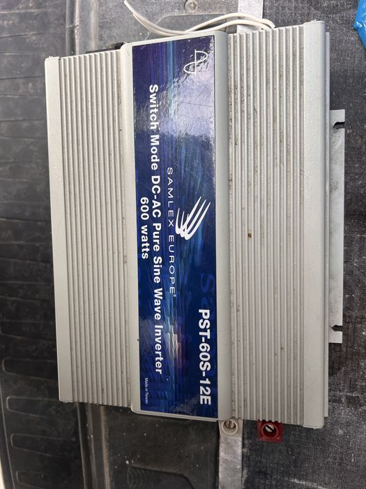 Инвертор 600W отлично състояние