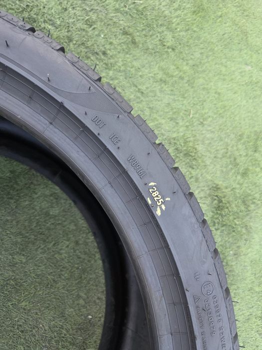 285 35 21 Pirelli 2025