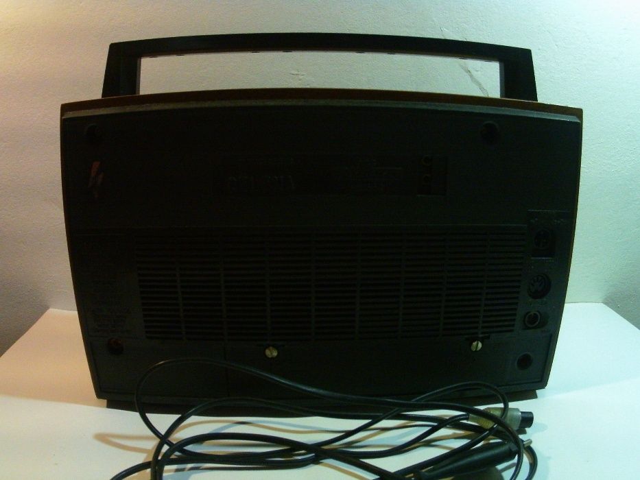 De vanzare radio retro model selena B211