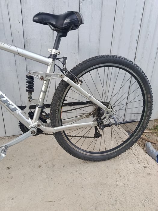 Vând bicicleta nishiki full suspensie