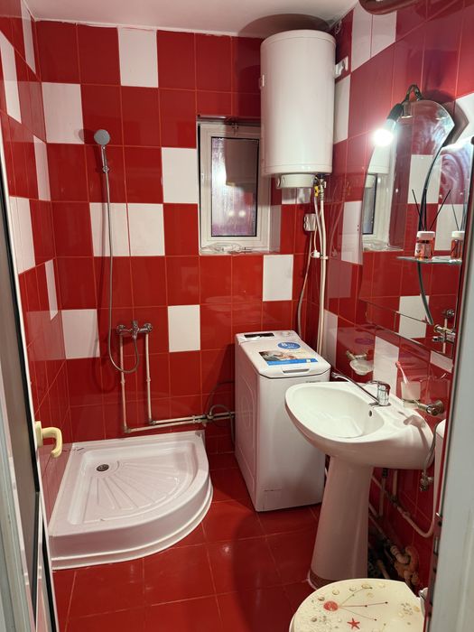 Inchiriez apartament doua camere ultracentral parter