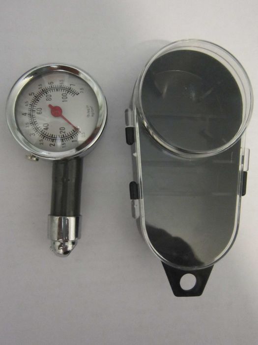 Манометр автомобильный.