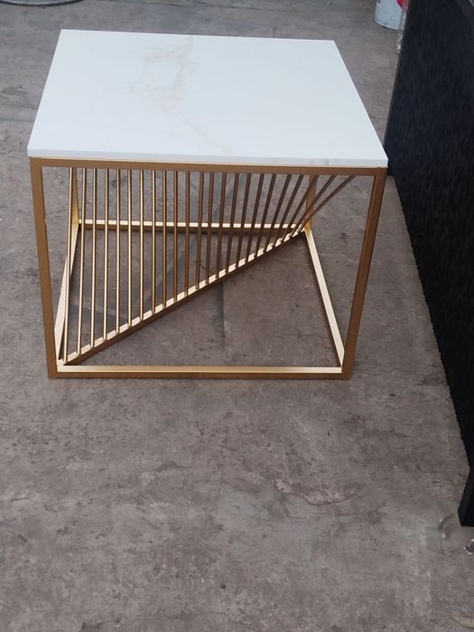 Jurnalniy stol loft