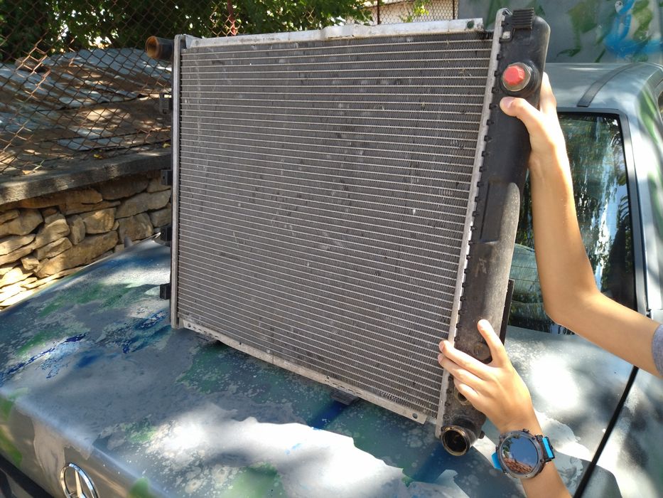 Воден радиатор Мерцедес 124 дизел