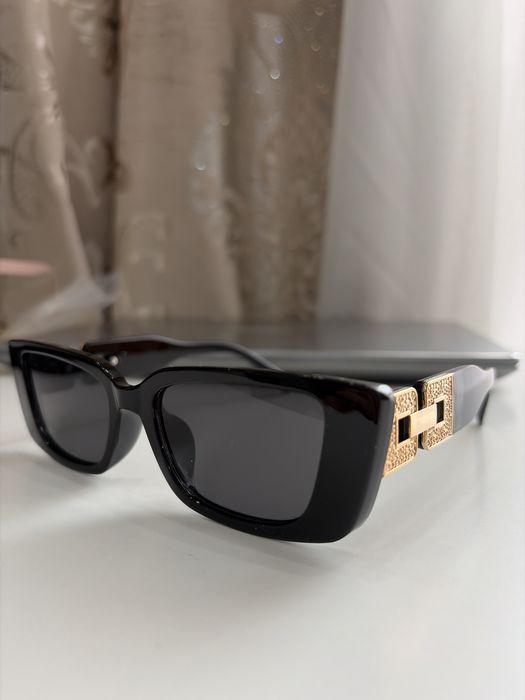 Очки солнцезащитные