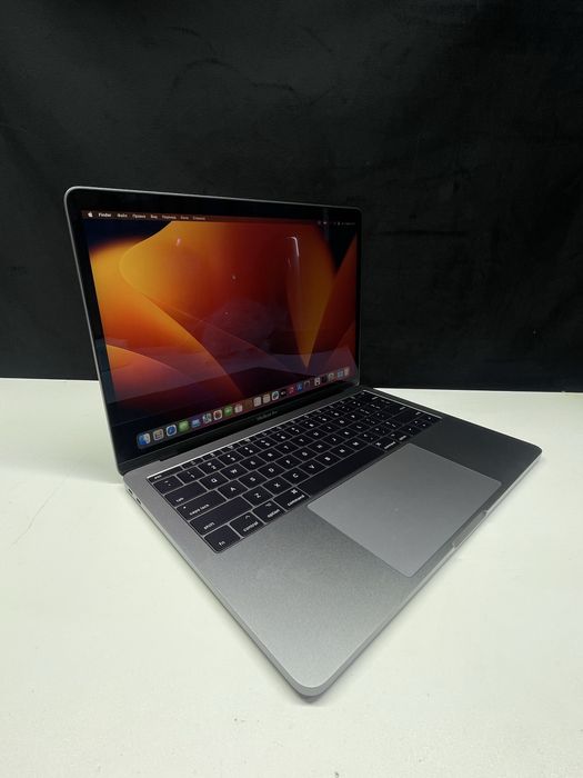 MacBook pro 2017/Ortalyq