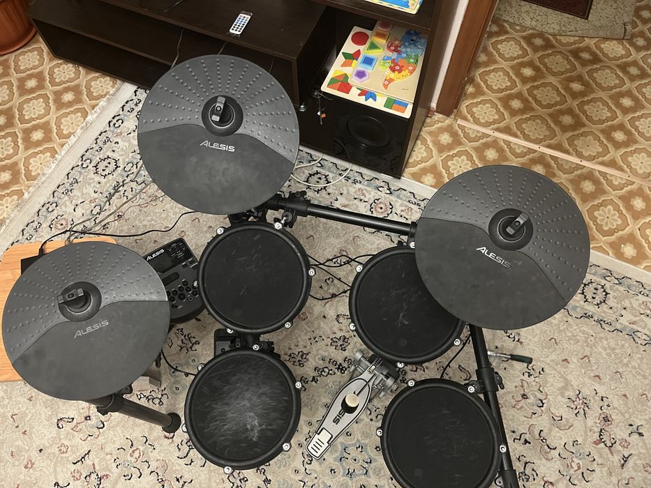 Продам электробарабанную установку Alesis