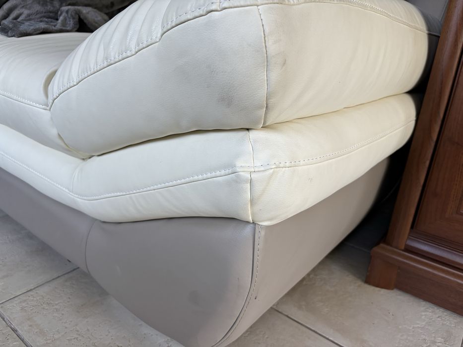 2 canapele de piele alba