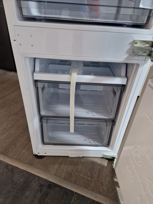 Хладилник за вграждане Samsung No Frost Чисто нов