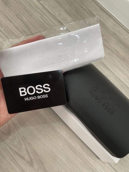 Чехол для очков от Бренда BOSS