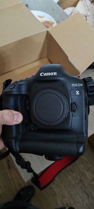 Canon EOS-1D X.         .