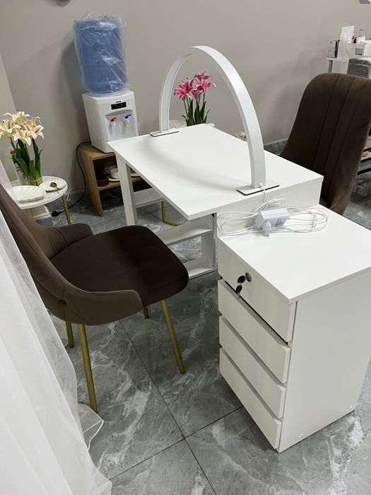 Маникюрный стол новый