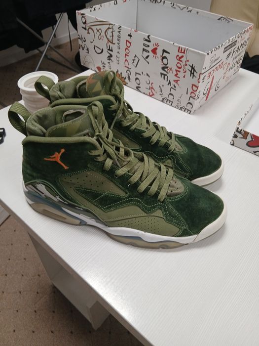 Аяқ киім сатылады