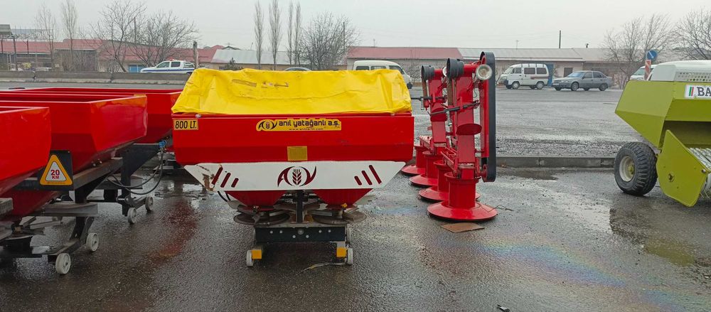 RMU 800 litr (Разбрасыватель минеральных удобрений РМУ-800)