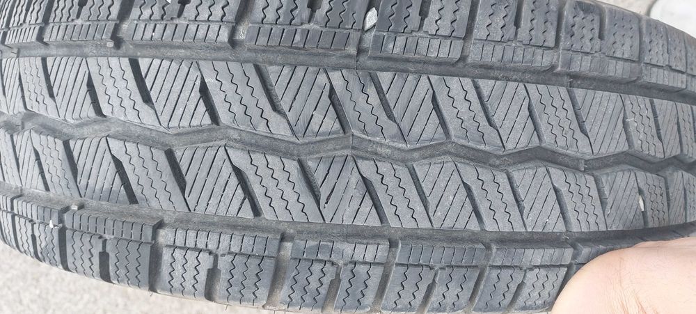 Гуми , HANKOOK, 225/75/16C ,зимни за микробус