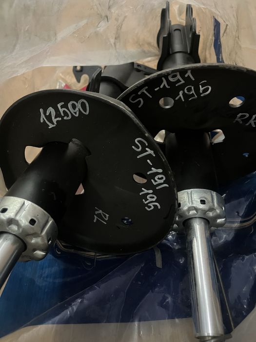 Стойки Карина Е новые в хорошем состоянии есть доставка покупал недавн