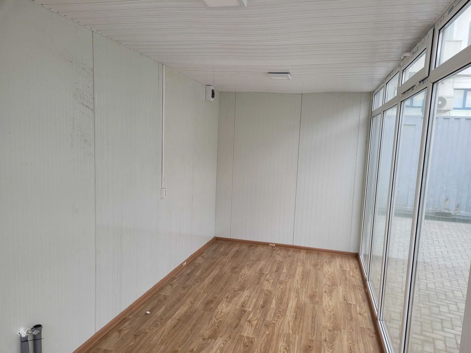 Vand container comercial 6x2,4 m locatie Podu Iloaiei-piata
