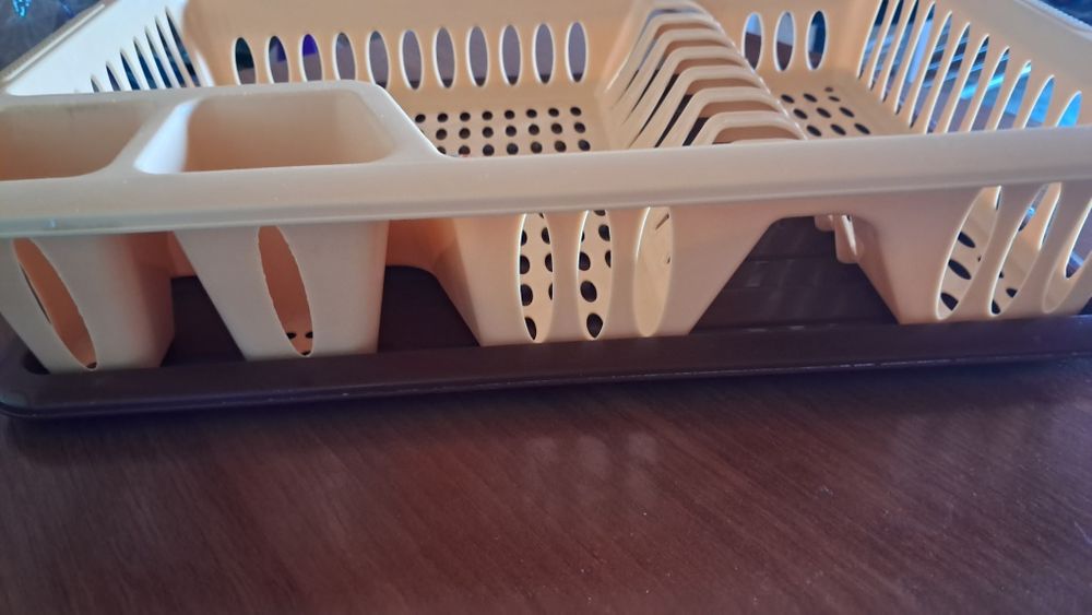 Продаётся посуда и подставка для посуды