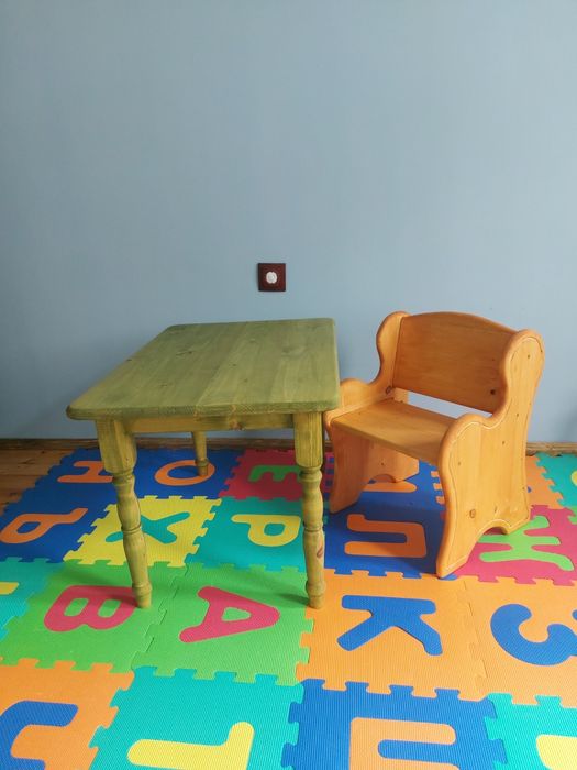 Етажерка от дърво,масичка, детско  столче.