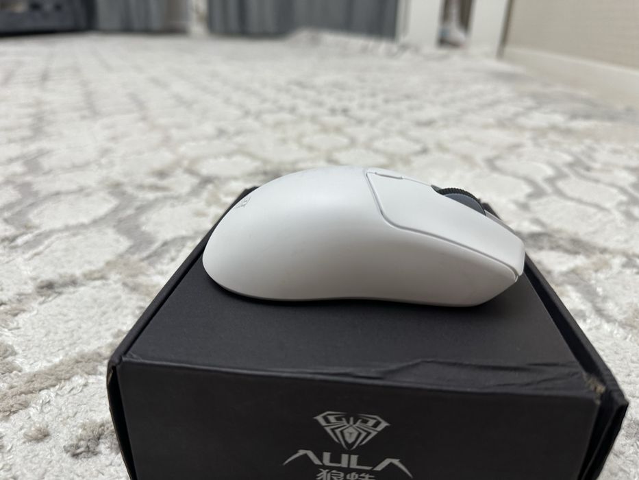 Продам мышку aula sc580 se