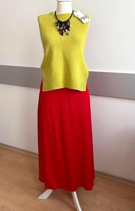 Дълга разкошна пола в червено и нов топ Zara