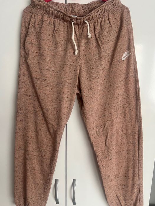 Оригинално долнище Nike женско