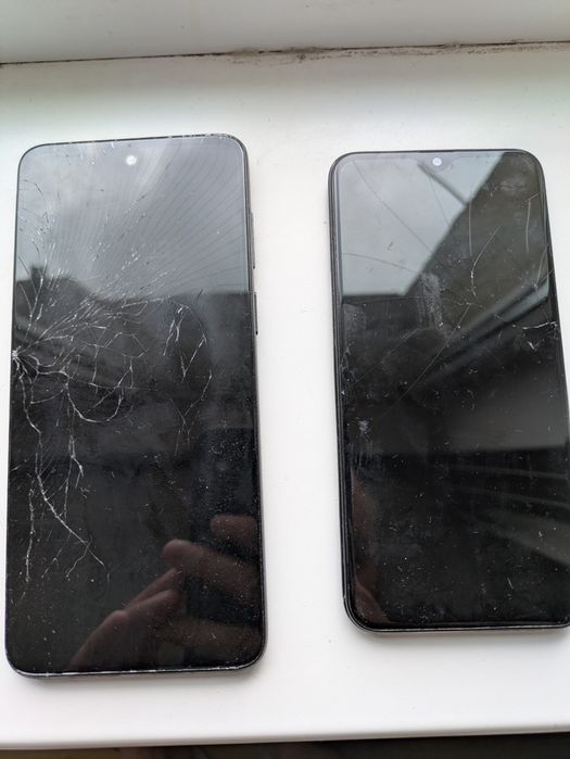 Două telefoane cu ecran spart Samsung A20e și Motorola G13, perfect functionale.